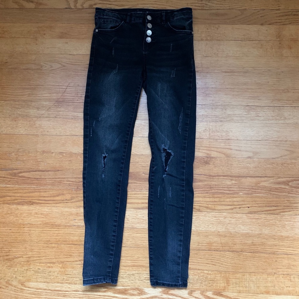 Ripped skinny jeans